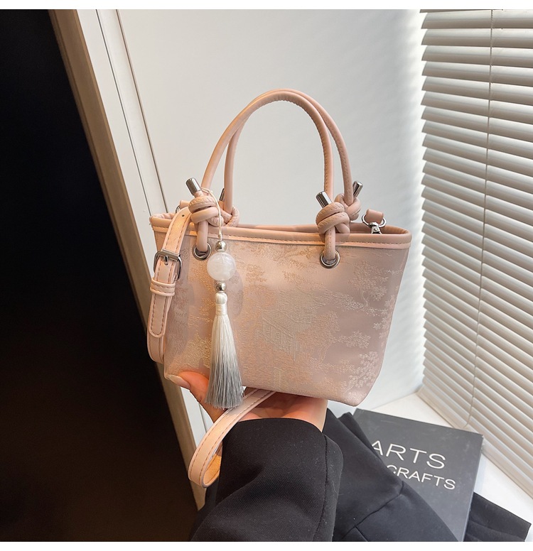 手拎新国潮式刺绣包包女2025春夏新款国风绣花时尚水桶包百搭斜挎包详情17