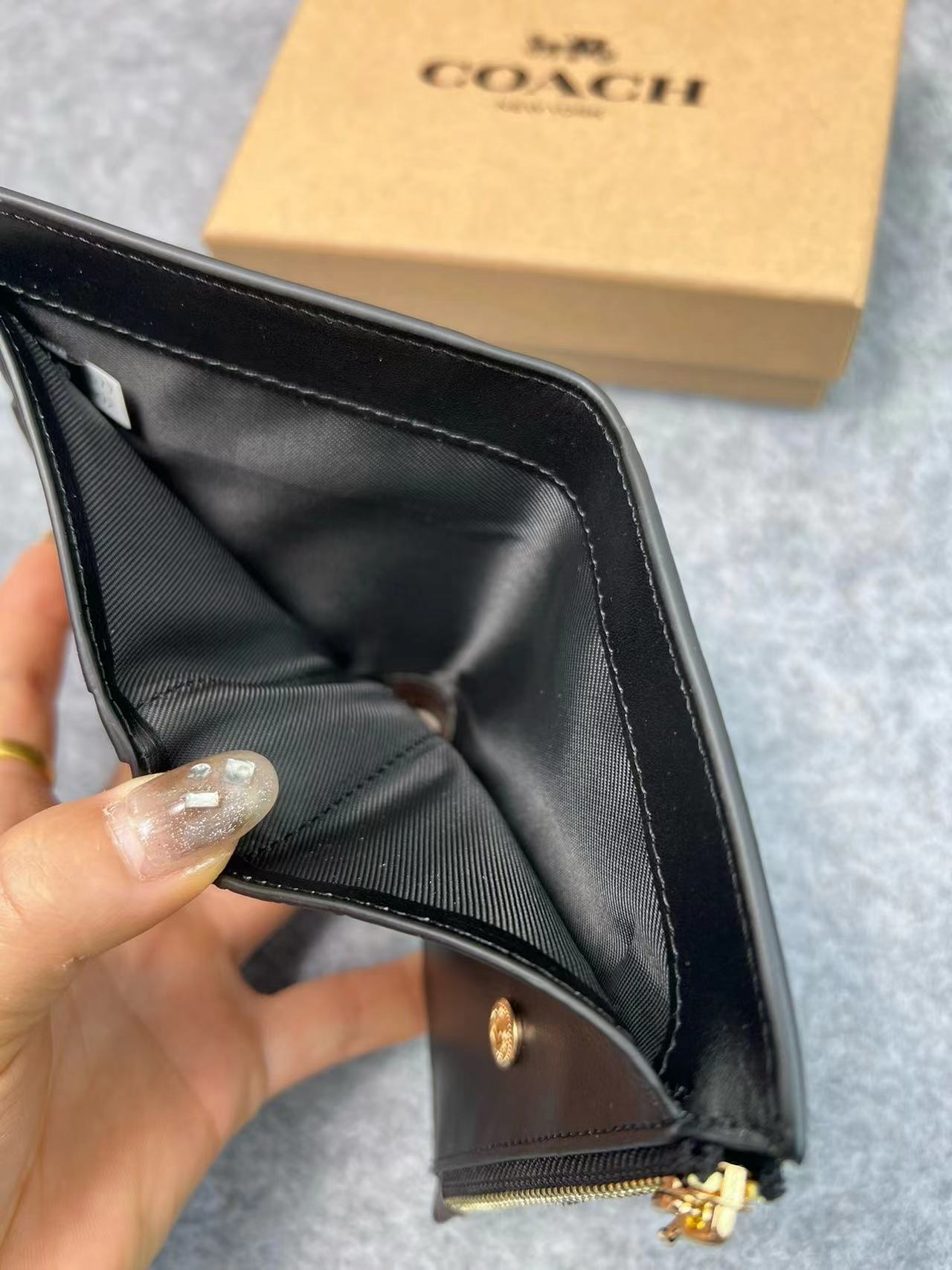 C家两折钱包多卡位PVC印花拉链钱包真皮手拿证件包多款可选详情17