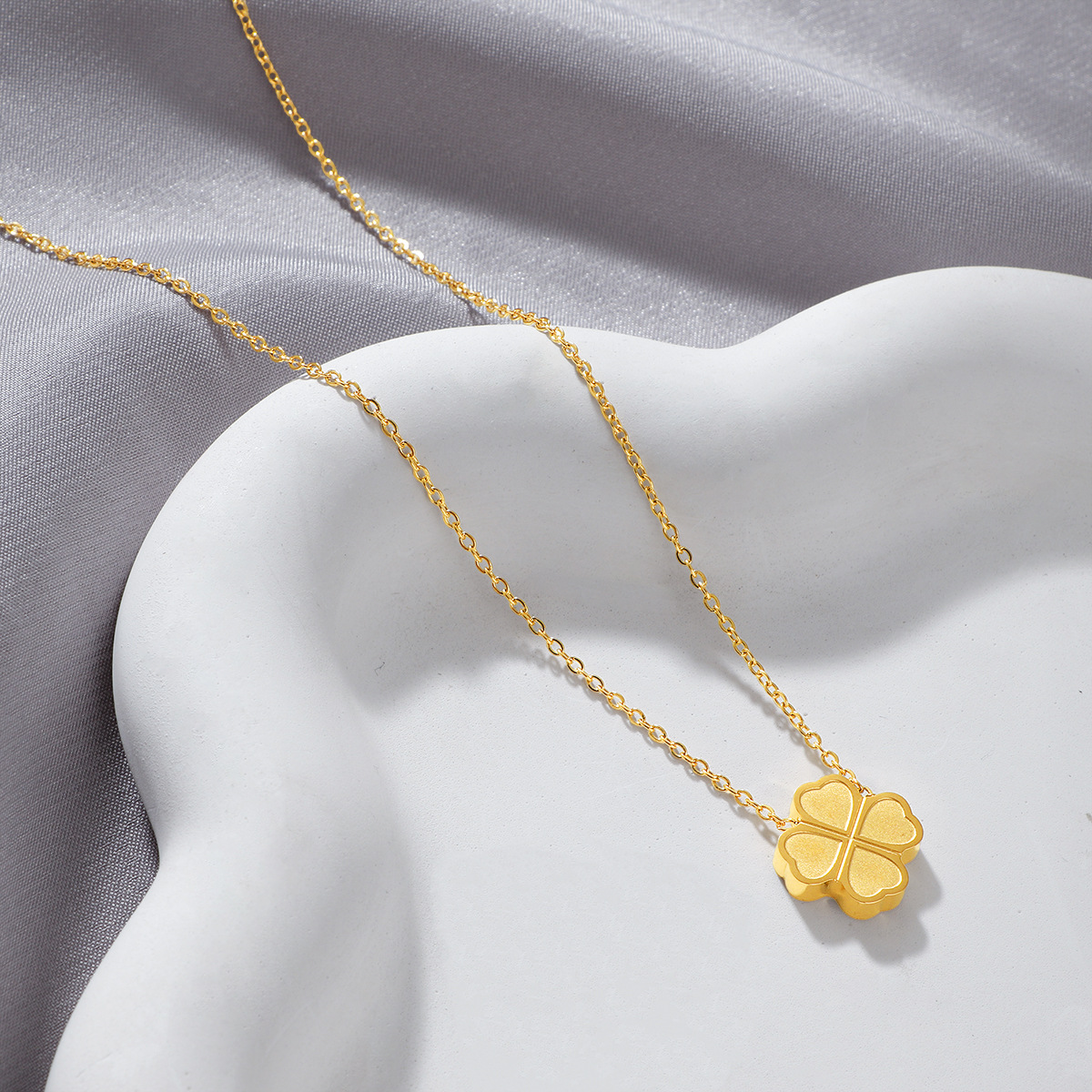 The best-selling four-leaf clover titanium steel necklace is a unique and elegant pendant for women. It is a simple, niche and high-end accessory that does not fade on Instagram pic 3