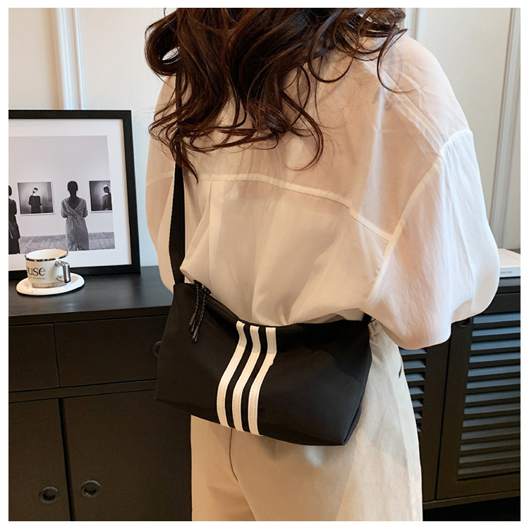 直播跨境货源外贸厂家新款休闲简约防水牛津尼龙布爆款斜挎包女包详情17