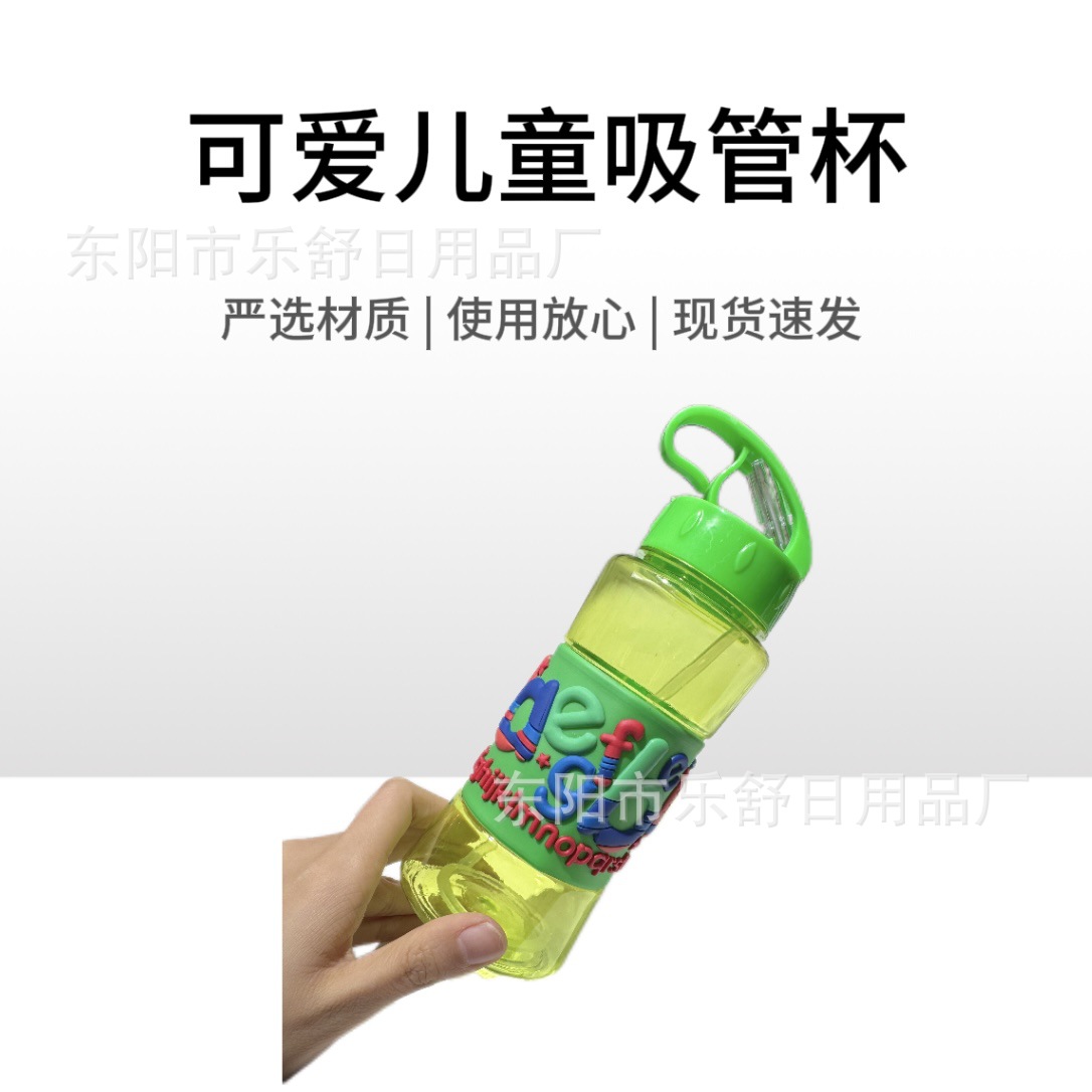 厂家直供新款夏季卡通图案可爱水杯学生儿童便携大容量软胶吸管杯详情11