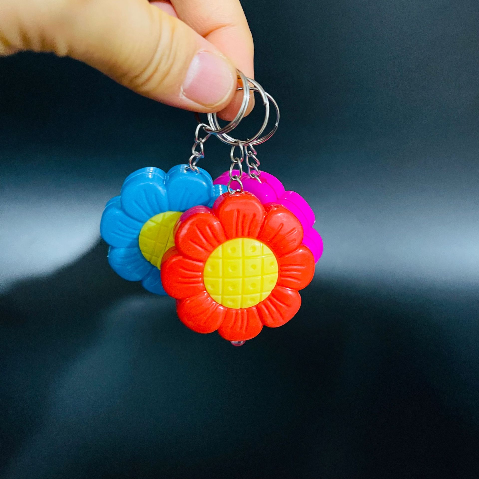【 Zone 1-11 】 Flower Keychain Light 12/ pack 2400/ piece Keychain light Sunflower Night Light Luminous Pendant Street stall supply 1 yuan 2 yuan Wholesale Gift supply wholesale pic 3