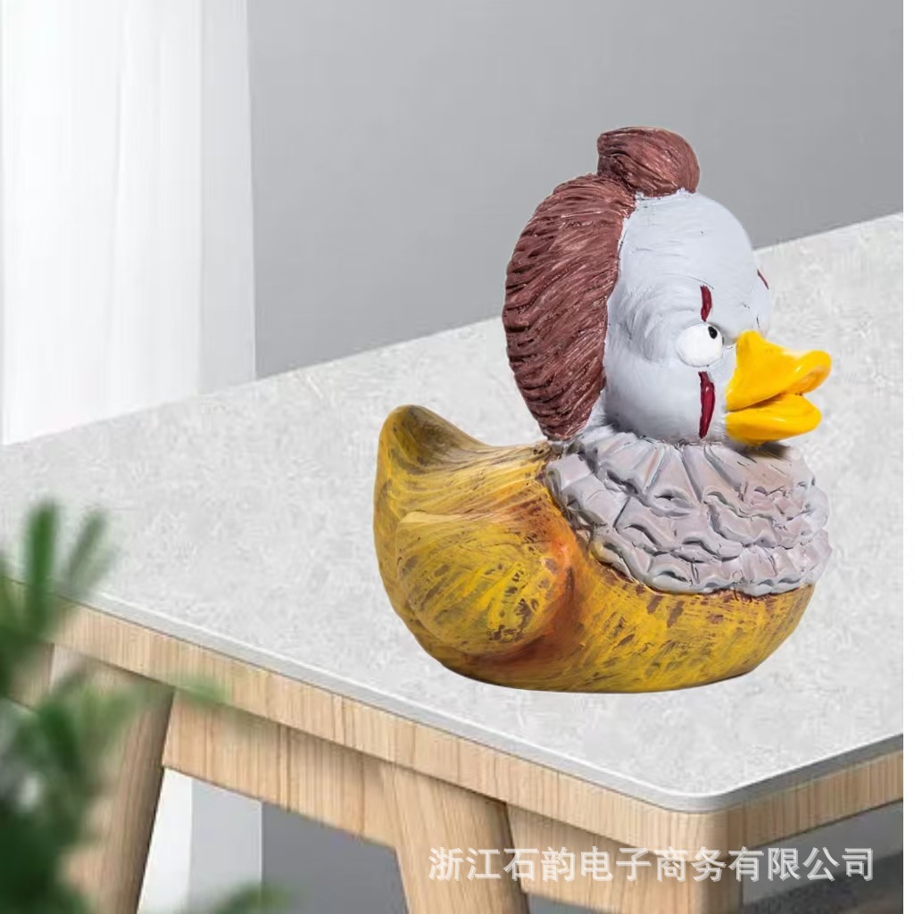 跨境新品厂家直销恐怖电影鸭子雕像万圣节礼物摆件超级有趣礼物详情3