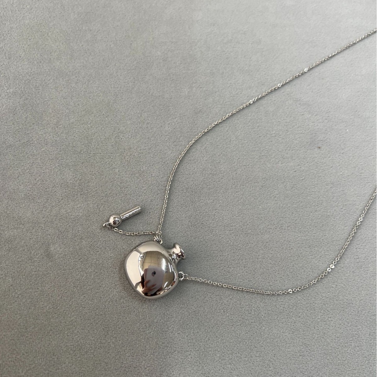 PIC生命之水酒神项链 冬季新款轻奢精致高级感亮面酒壶长款毛衣链详情2