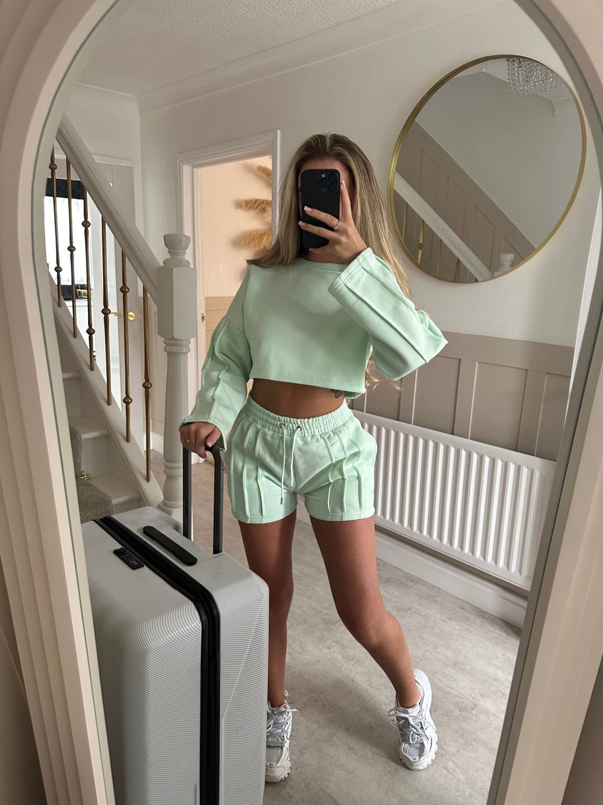 Amazon Cross-border Summer new hoodie and shorts set, solid color, individual, fashionable and casual 2-piece short top for women pic 12