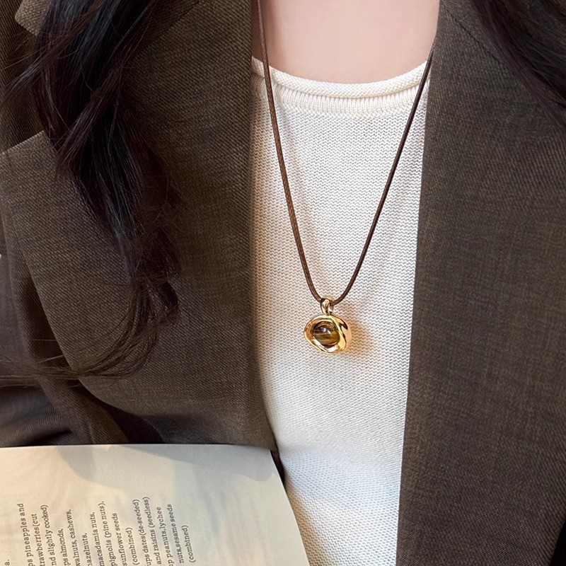 The new retro long sweater chain for autumn and winter is a light luxury, niche, versatile and high-end necklace. It will be a bestseller in 2024 pic 7