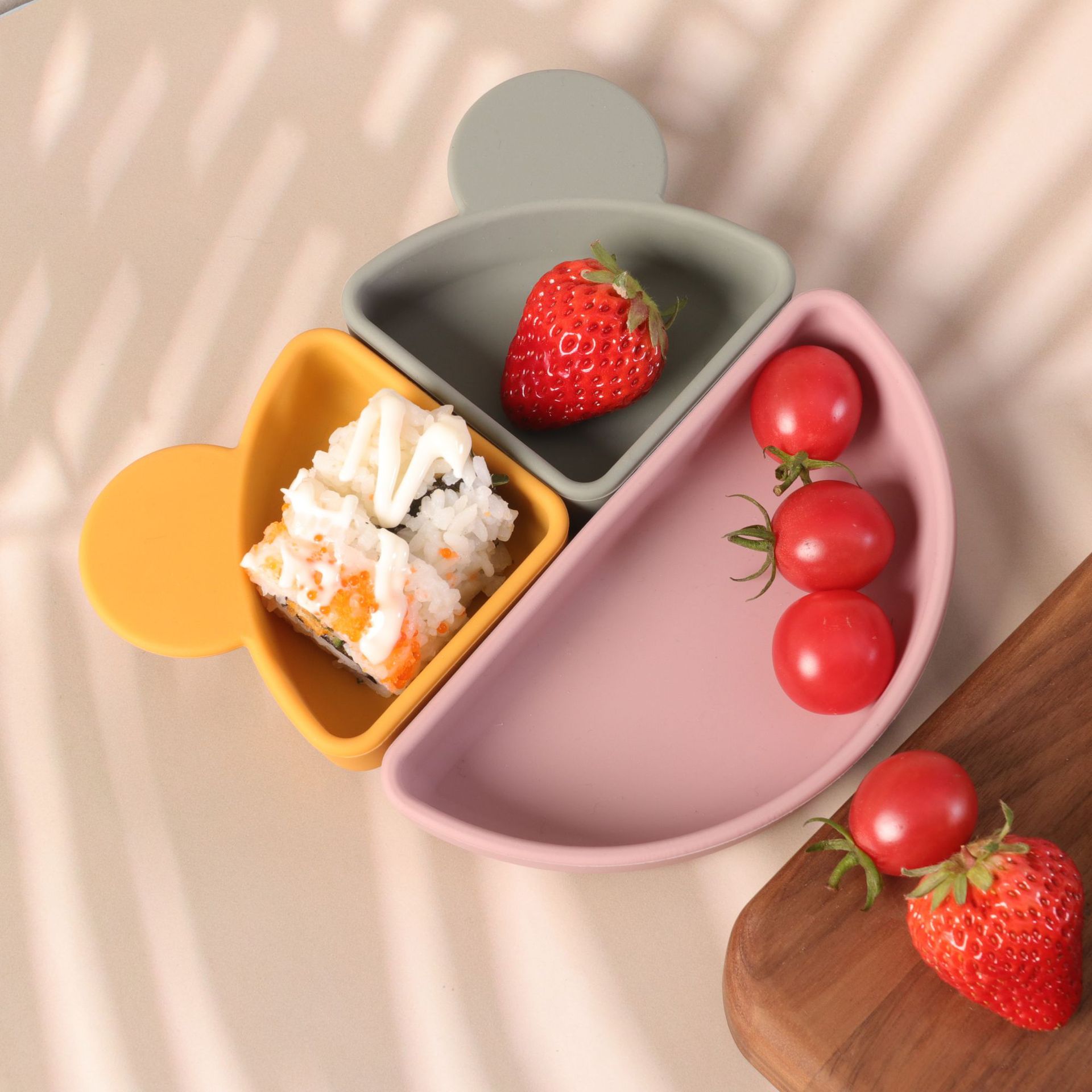 现货跨境食品级硅胶分栏式动物餐盘宝宝餐盘儿童餐具详情3