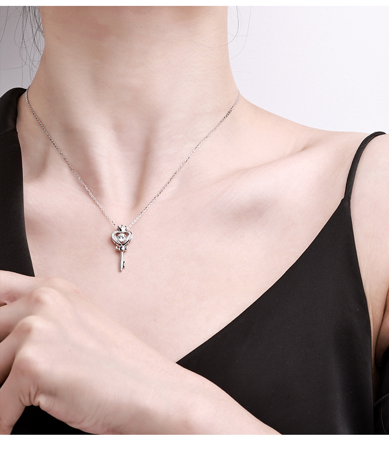 Zhuoheng Select S925 All-silver dynamic Moissanite key Necklace Yellow Crown Non-allergic Heart ins Style Key Pendant pic 5