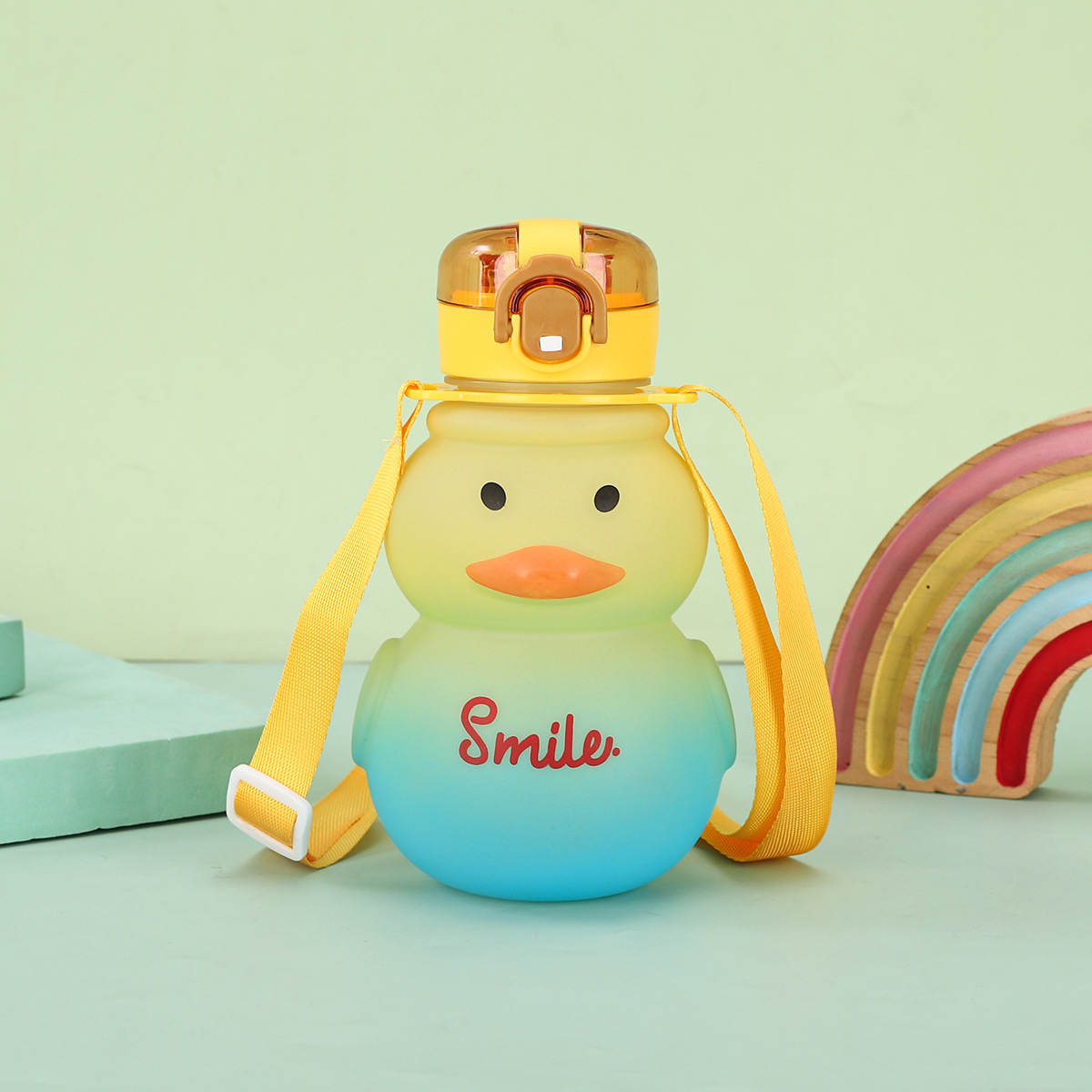 新款小容量黄色小鸭塑料杯夏季可爱学生吸管杯儿童背带子弹跳水壶详情13