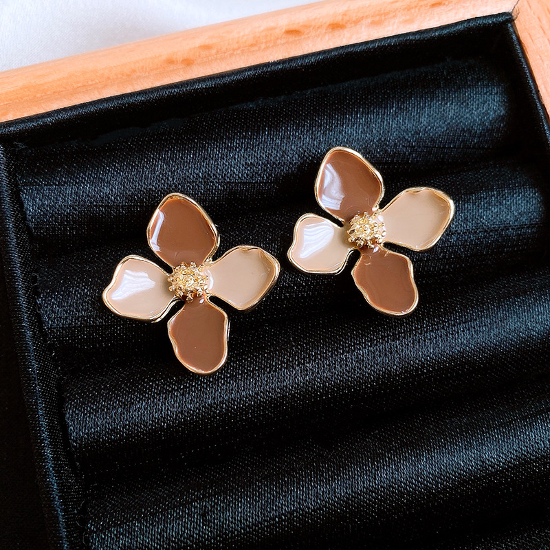 银针美拉德风咖色滴油四瓣花朵耳钉女气质耳环复古高级感耳饰批发详情6