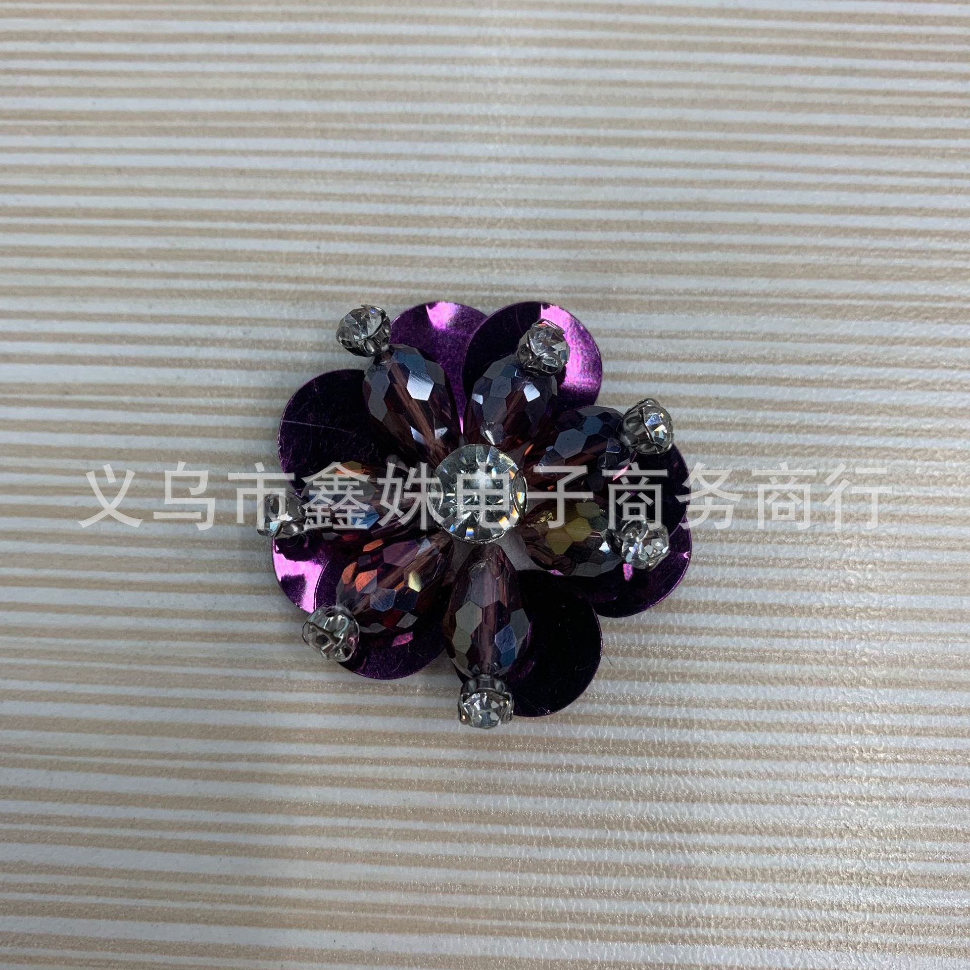 Камелия из гирлянды, гвозди с бусами, аксессуары DIY pic 19