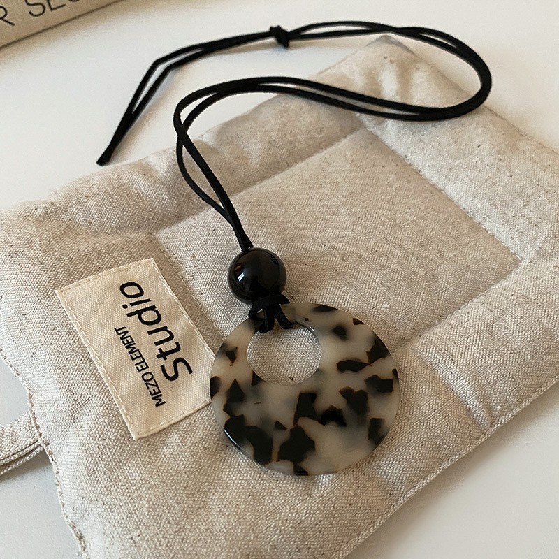 Maillard retro necklace for women, a new and niche Korean-style sweater chain, a fashionable autumn and winter versatile and high-end necklace for wholesale pic 5