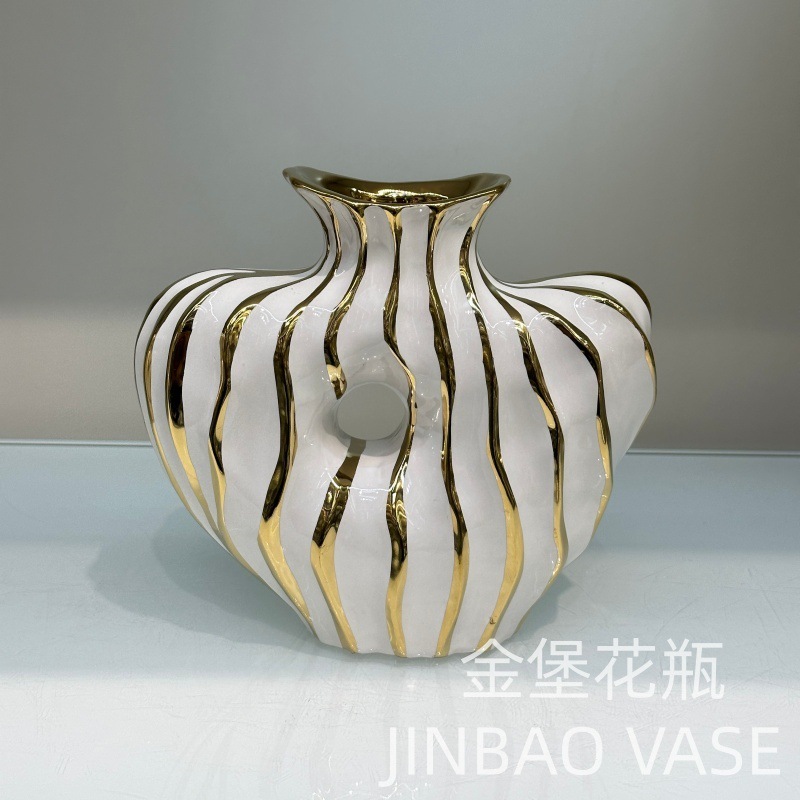 Nordic popular ceramic vase, gilded office and living room decoration item, fresh flower simulation flower arrangement, flower container, heart pic 12