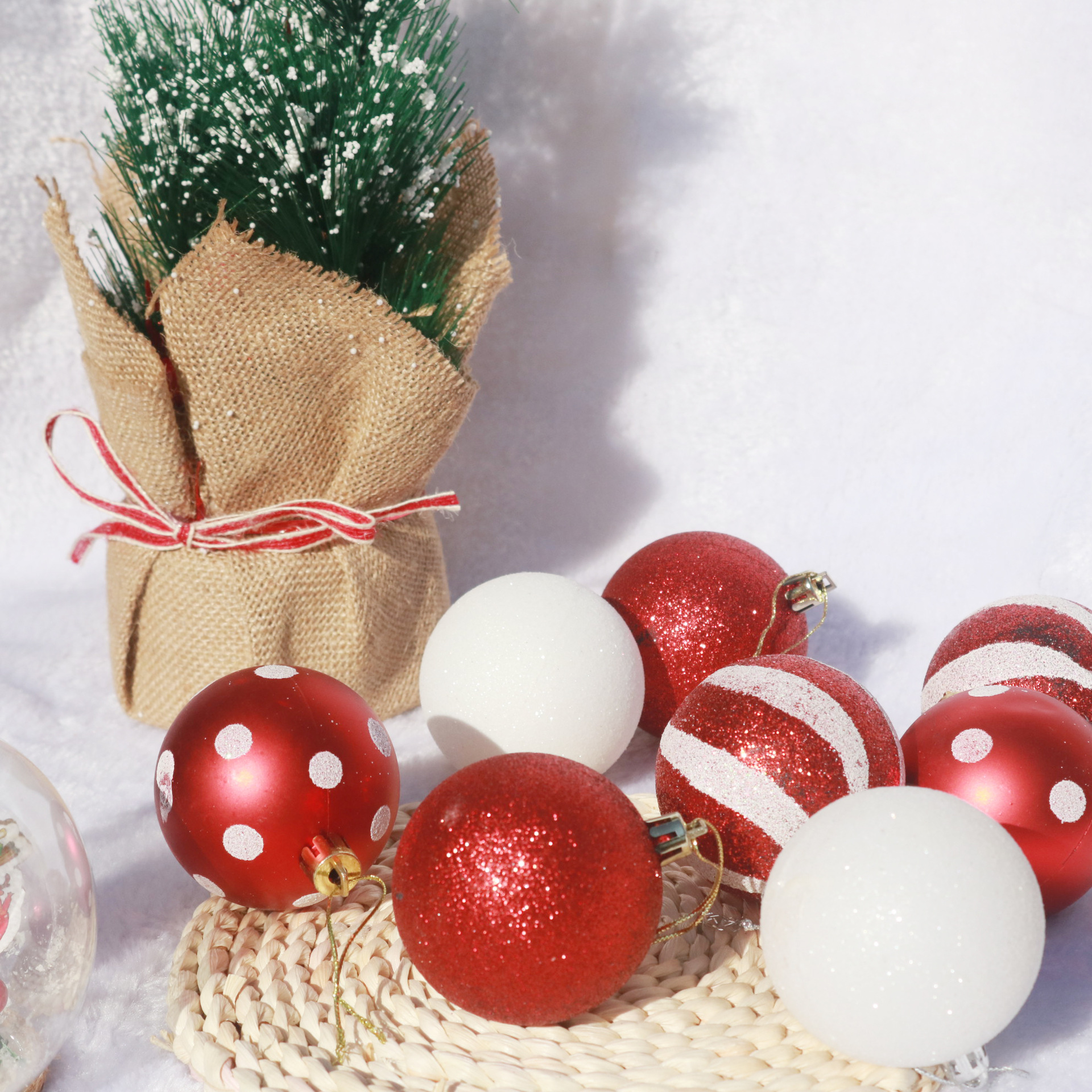 跨境批发圣诞球12pcs组合套装圣诞树装饰品手工绘画球多款圣诞球详情1