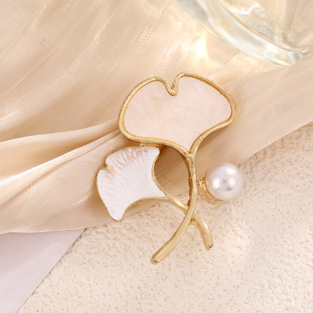 A fresh and delicate peony and zircon flower brooch, a retro pearl fashion pin, a leak-proof clothing accessory, a brooch for women pic 19