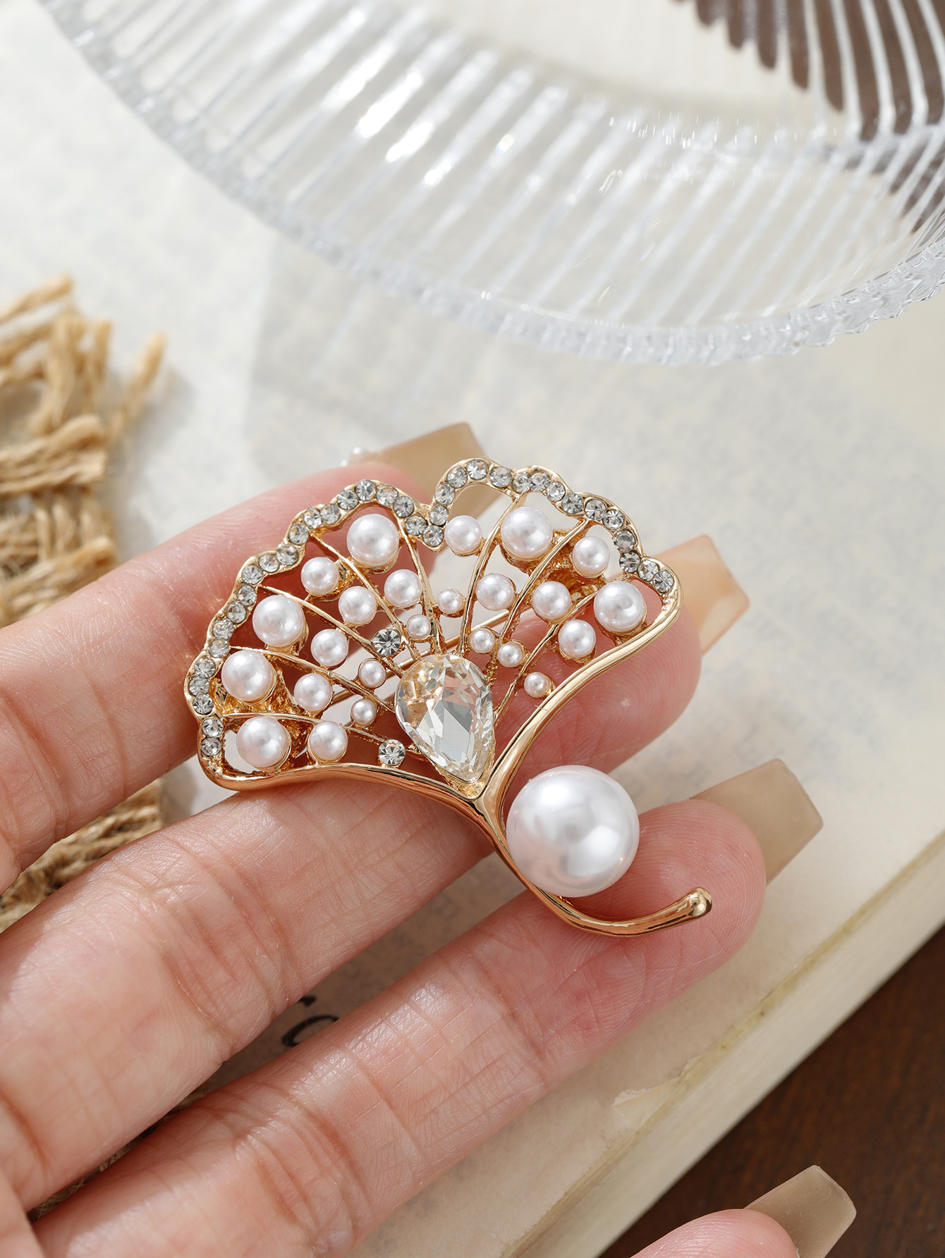 韩版精致镂空银杏叶珍珠胸针胸花女气质优雅百搭西装大衣配饰别针详情3