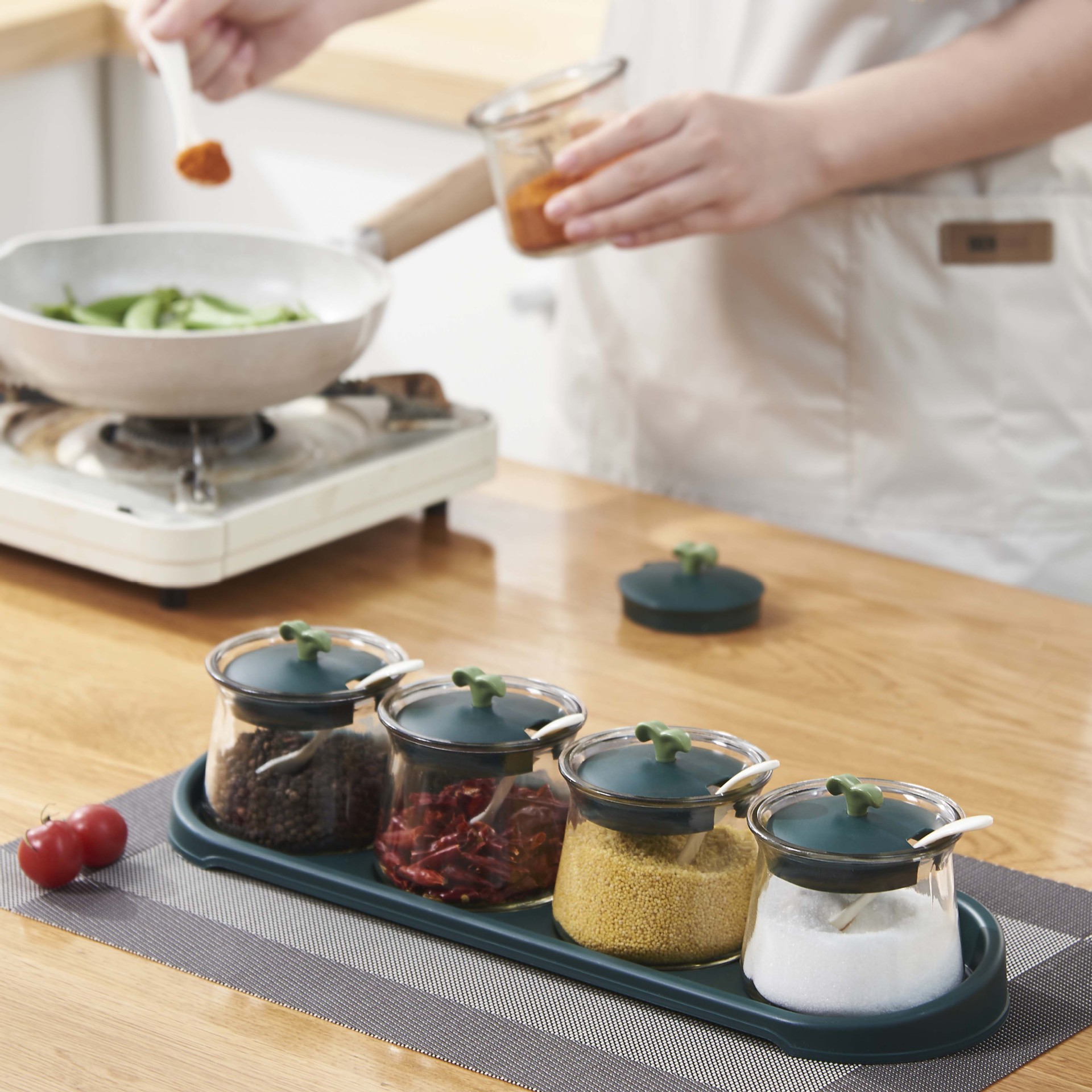 Wholesale color-blocking cartoon seasoning jar storage box, seasoning box set, household combination set, kitchen seasoning bottle and jar, monosodium glutamate pic 5