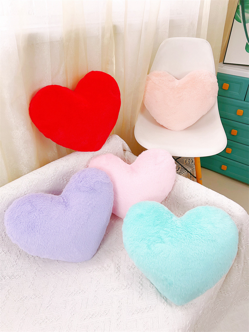 厂家批发仿兔毛爱心抱枕创意心形沙发靠垫床头装饰摆件可代发批发详情8