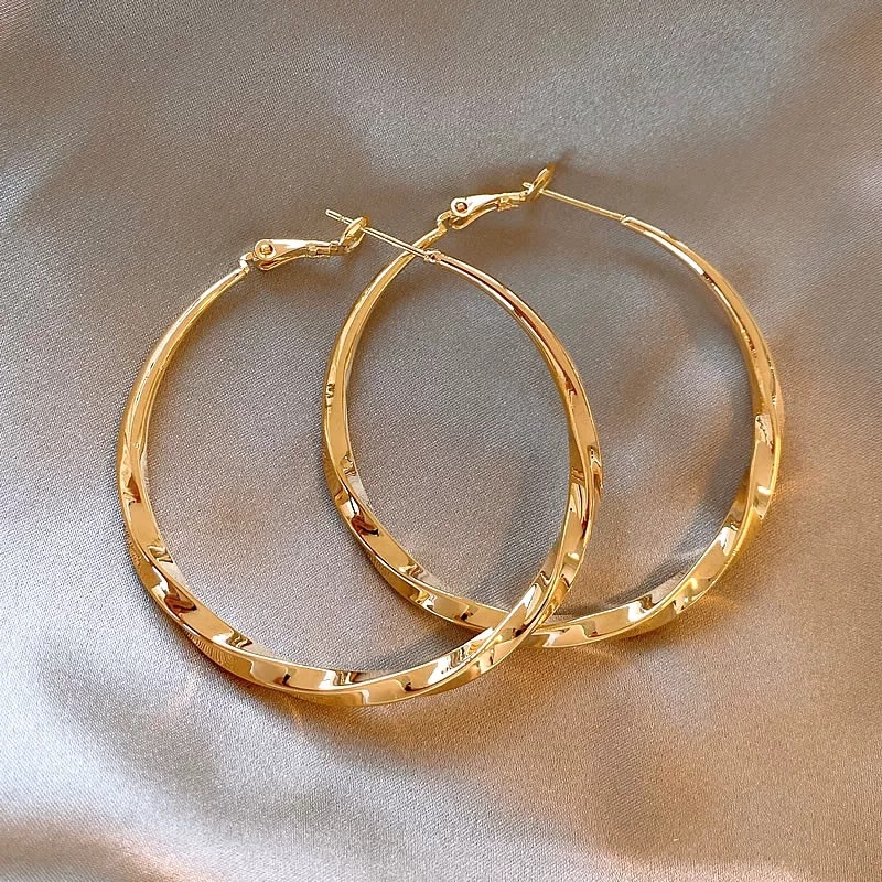 Retro geometric metal earrings for women, 2024 new trendy stud earrings, with a niche feel and a simple golden style pic 13