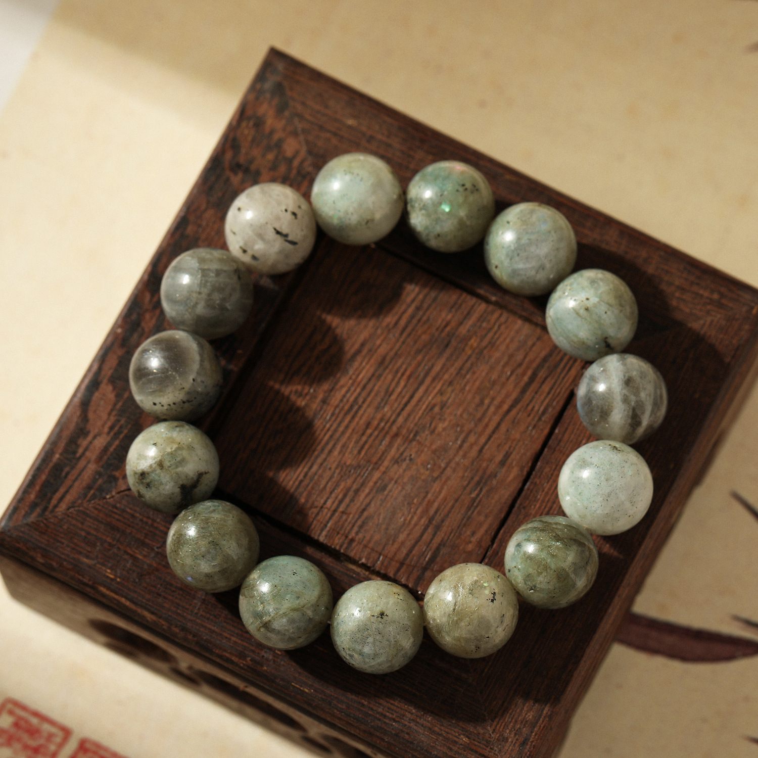 Natural gris luna luz delatopita mano cadena de cristal de cristal de cristal fresco pulsera de círculo único nuevo estilo chino accesorios al por mayor una generación pic 4