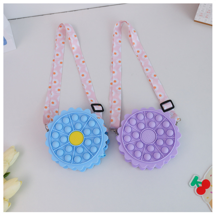 硅胶包2023新款指压儿童玩具包花朵彩虹灭鼠先锋零钱包单肩斜挎包详情14