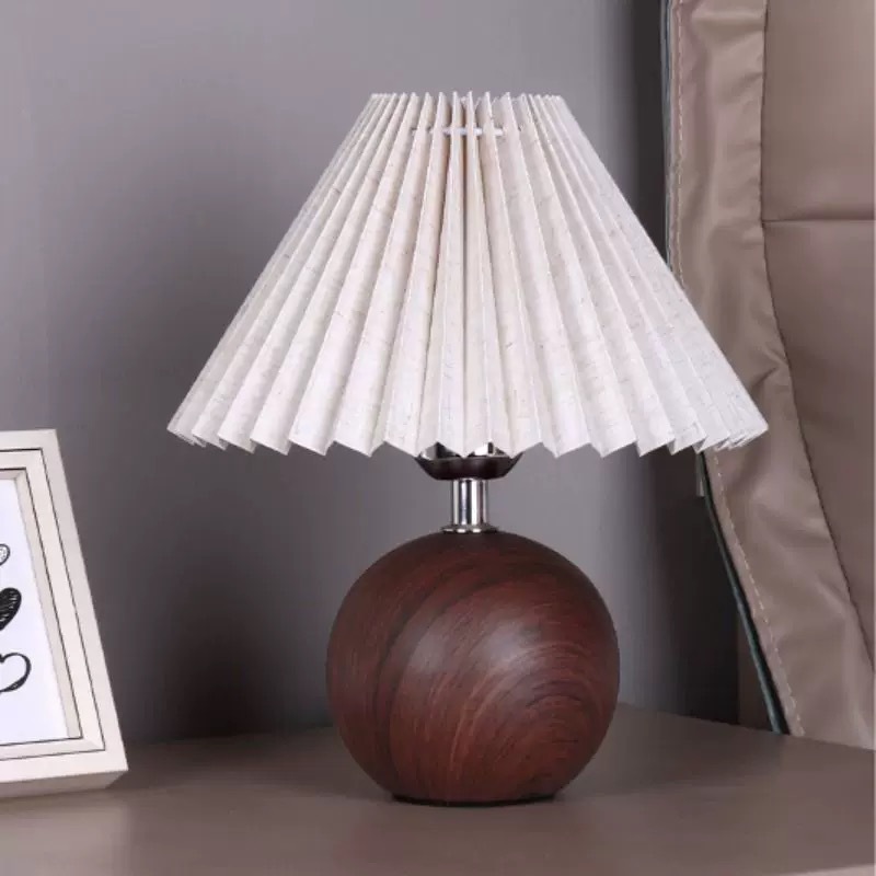Pleated table lamp, ins Nordic ceramic bedside lamp, warm, romantic, simple, ins style, girlish, high-end and retro pic 5
