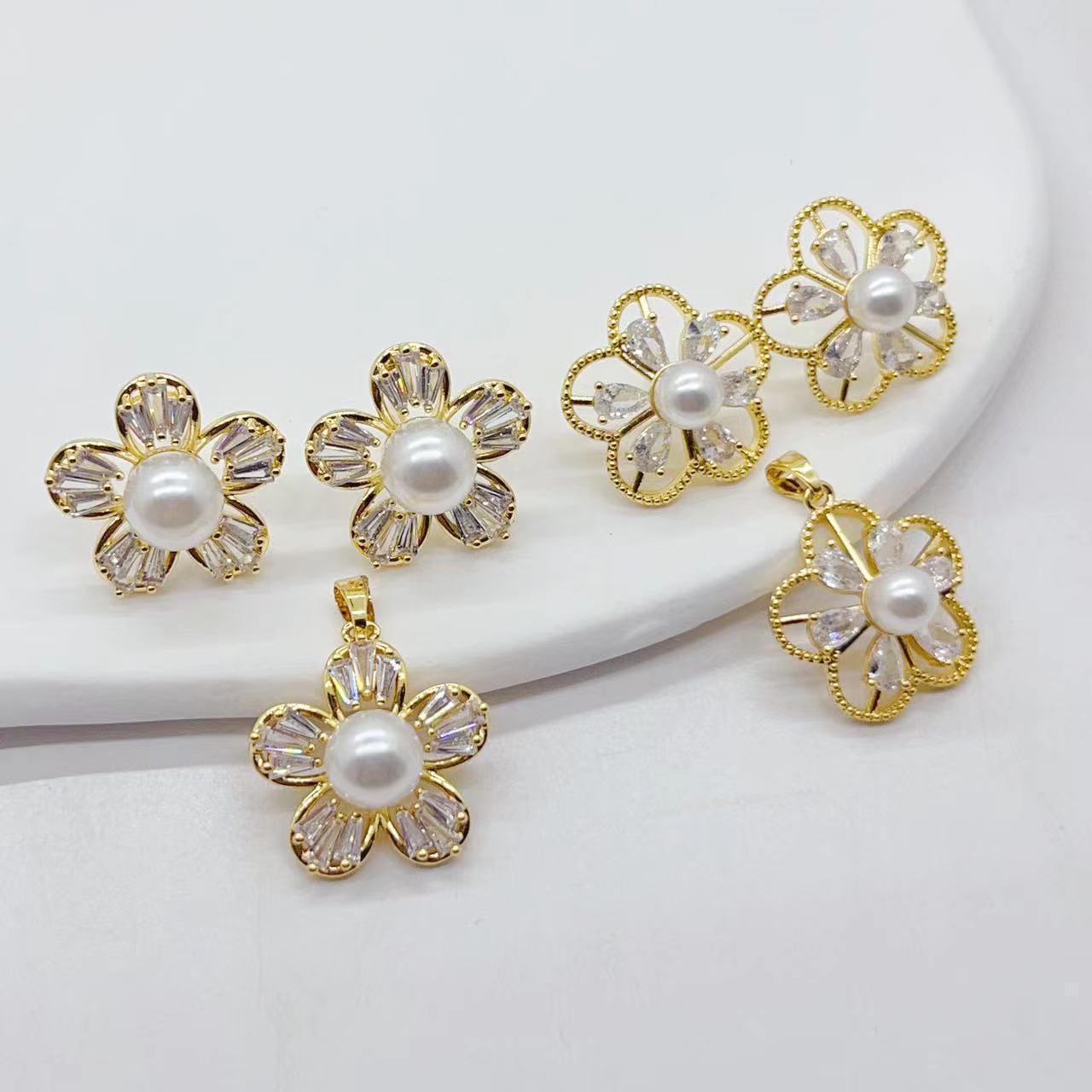 T-square zircon exquisite five-petal flower hollowed-out pearl flower necklace stud set of three accessories, copper-plated 18K color retention pic 2