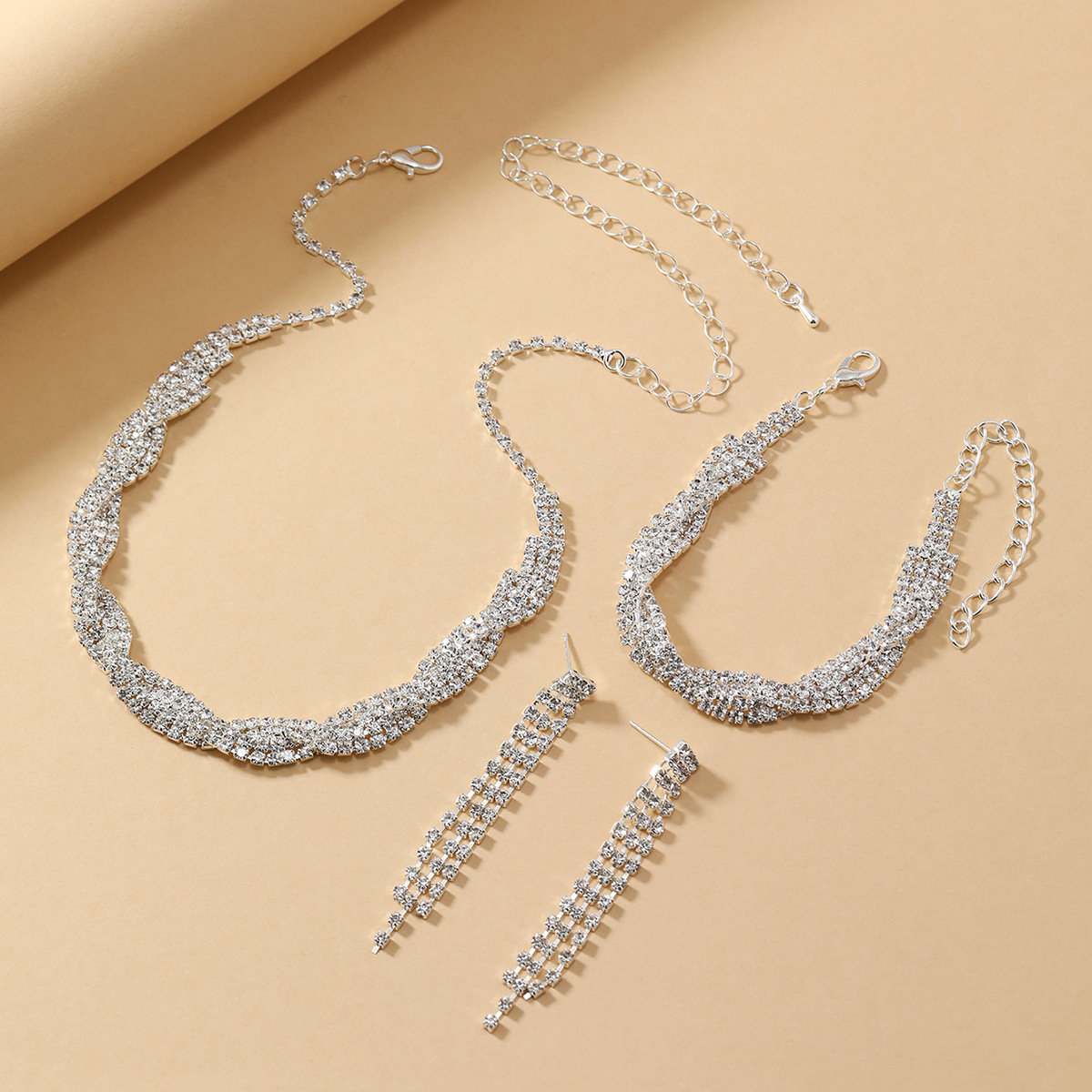Accesorios de fiesta de boda conjunto de tres piezas decoración de mujer moda garra cadena radiante diamante completo banquete pulsera collar earlop set pic 5