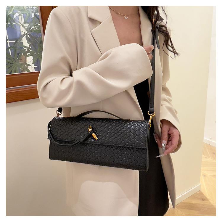 A new cross-border woven pattern single-shoulder crossbody bag with a retro texture, a hand-held baguette bag, and a versatile and elegant evening clutch pic 42
