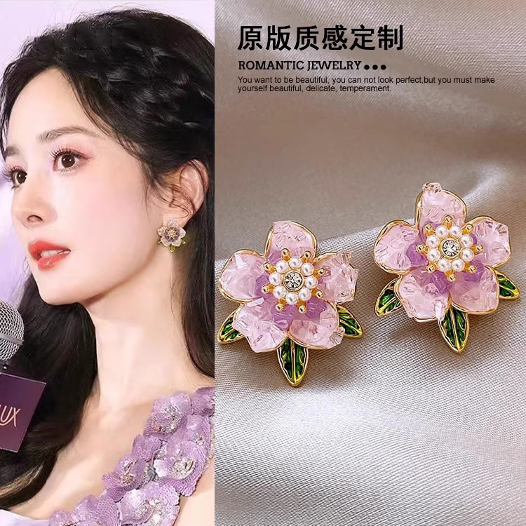 Spring/Summer 2025 fresh and elegant flower earrings for women, a light luxury and high-end look, pearl stud earrings, super fairy-like, versatile and elegant earrings pic 54