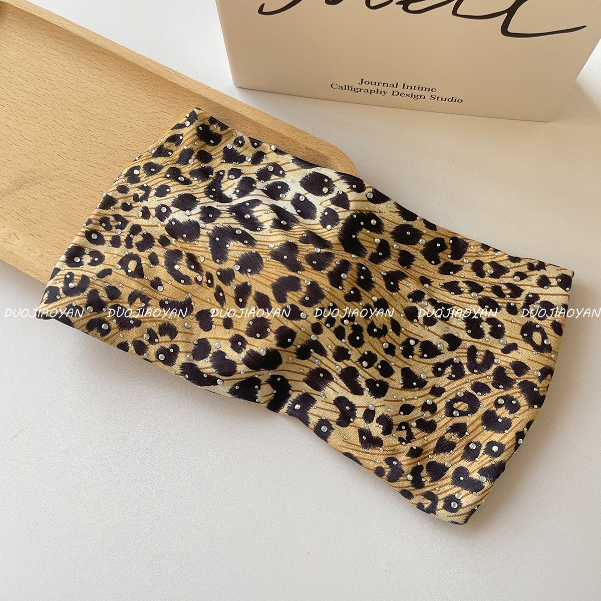 The new leopard print hot diamond hair band is a fashionable and hot girl. The wide-edge knotted elastic hair band is a sports sweat-absorbing headscarf for women pic 17