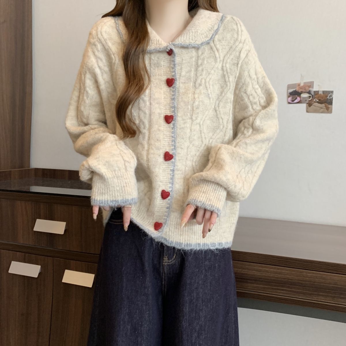 A gentle heart-shaped sweater with a doll-neck button and a twist, a new style of laid-back knitted coat and cardigan pic 12