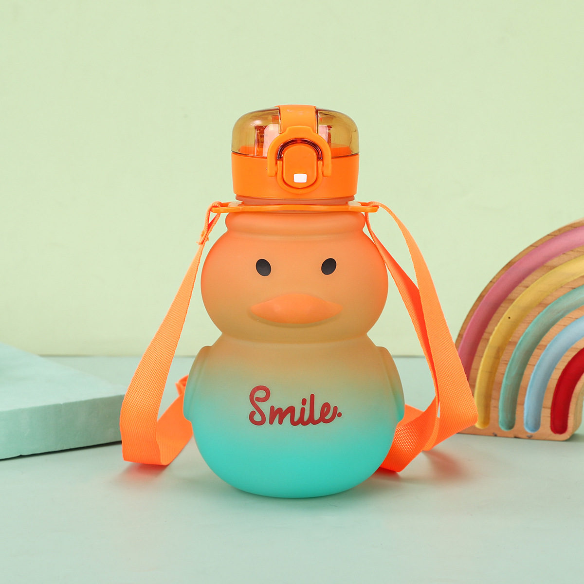 新款小容量黄色小鸭塑料杯夏季可爱学生吸管杯儿童背带子弹跳水壶详情15