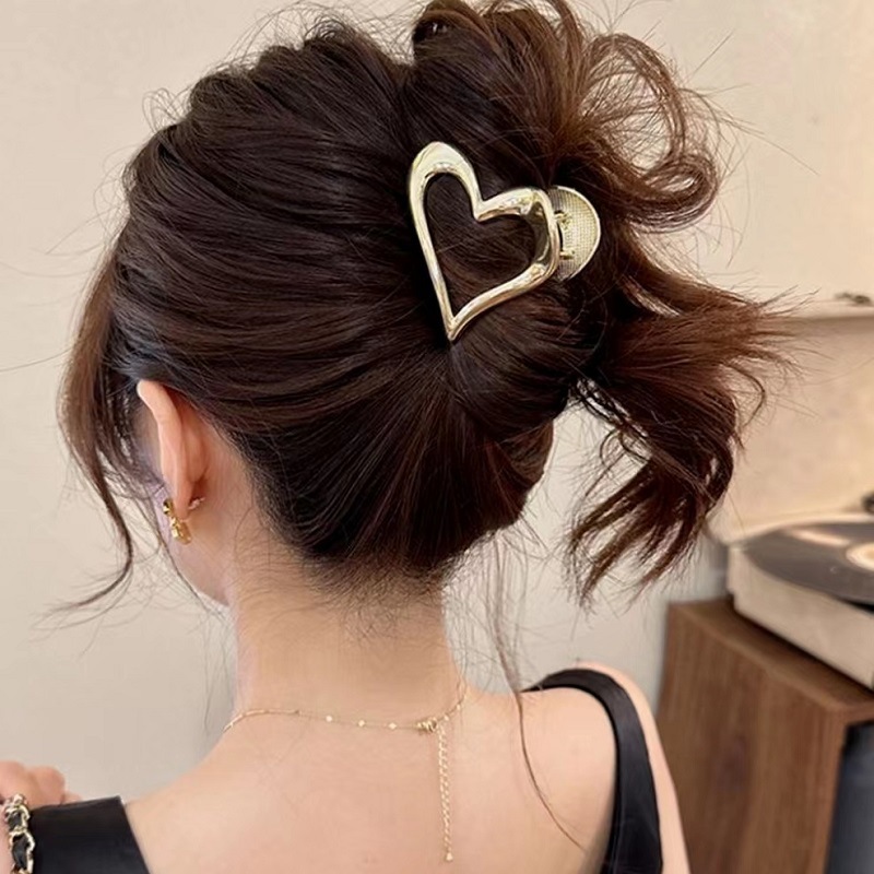 Korean high-end metal heart-shaped hairpin for women, large back head updo, shark hairpin, elegant hairpin headwear pic 3