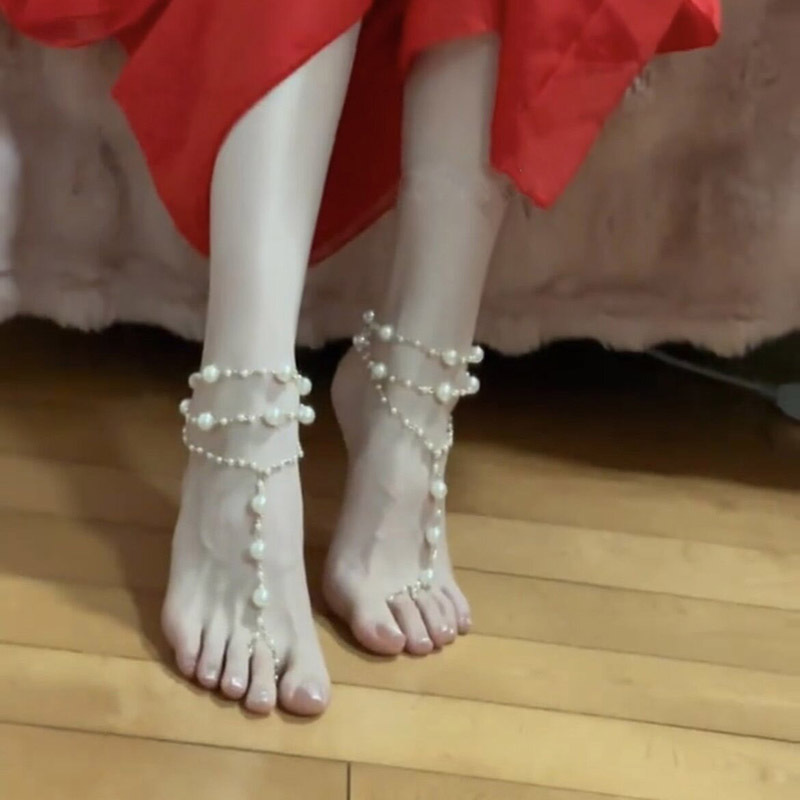 Luxurious rhinestone, tassel and pearl interlocking finger design foot accessory for the exotic princess performance in Indian dance pic 2