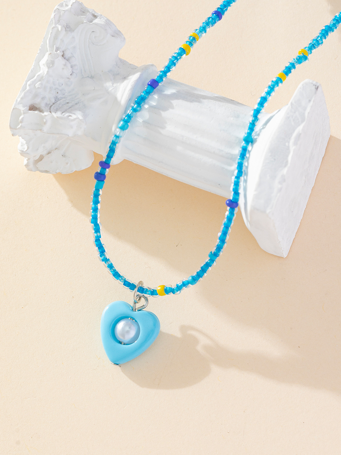 Colorful beaded necklaces in a cute and sweet style, pearl heart-shaped collarbone chains with versatile pendants and necklaces wholesale in a fresh and clean style pic 9