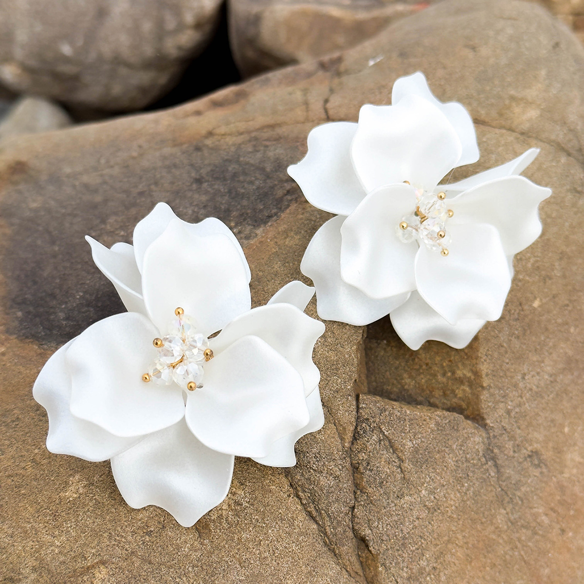 亚马逊跨境清新甜美彩色树脂花瓣花朵耳钉气质多巴胺 耳环耳饰女详情35