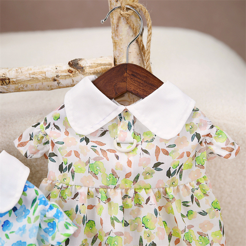 白色小狗穿着蓝色花朵图案宠物狗狗衣服宠物服饰宠物服装详情11