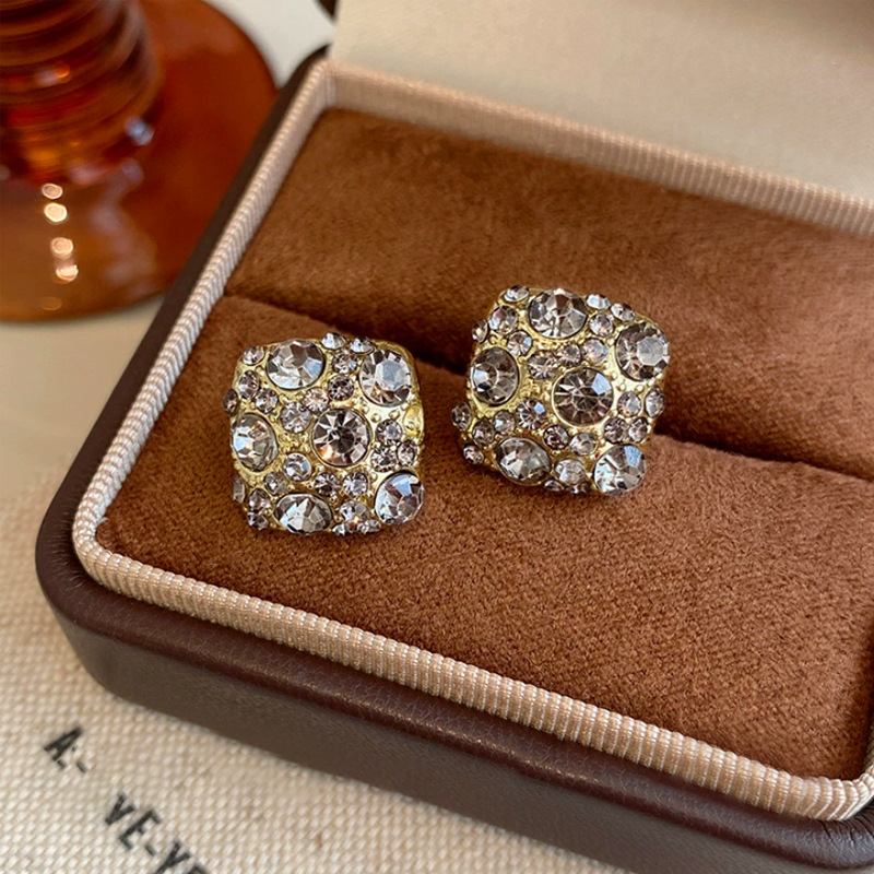 Korean-style super shiny zirconium gray diamond square silver needle stud earrings, a unique and high-end feminine touch, retro and elegant ladylike charm, exquisite earrings pic 7