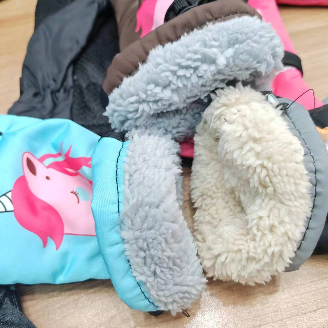 跨境卡通儿童手套加厚滑雪保暖手套户外北面小学生分指五指骑行详情11