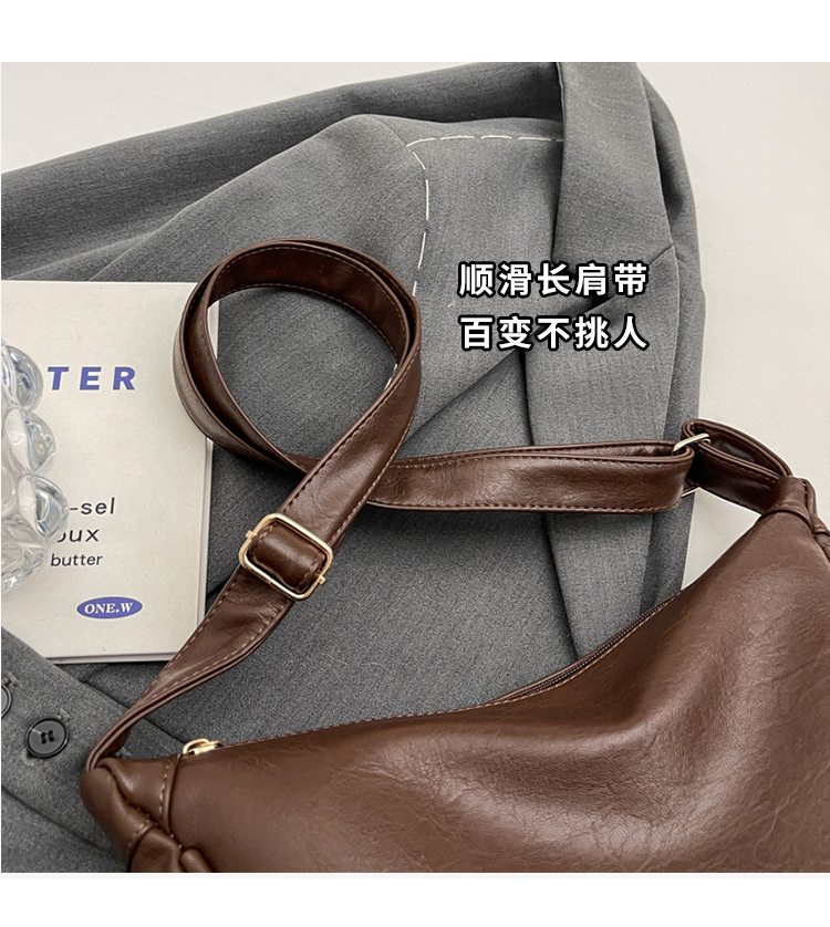 大容量包包女2023新款秋冬潮小众设计单肩斜挎包高级感复古饺子包详情3