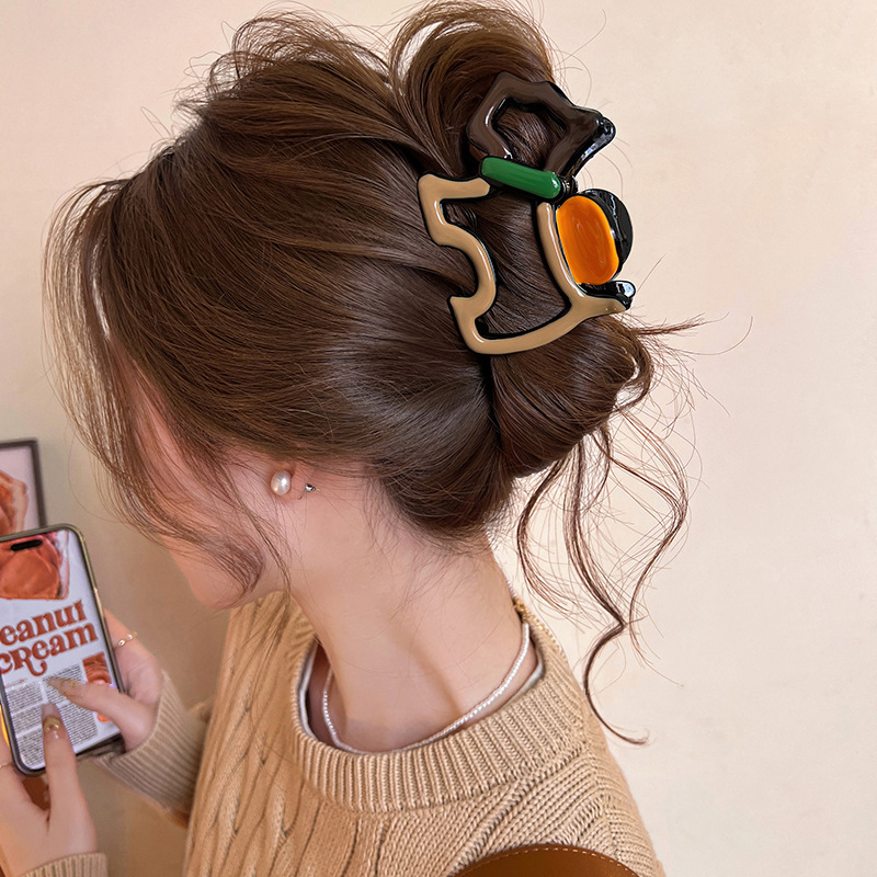 High-end ~ Cute puppy color-blocking grab clip for women, high-end shark clip at the back of the head, 2024 new style hair clip pic 5
