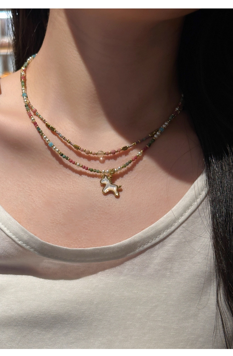 贝母独角兽多巴胺项链女轻奢小众混色天然石锁骨链小马吊坠颈链详情3