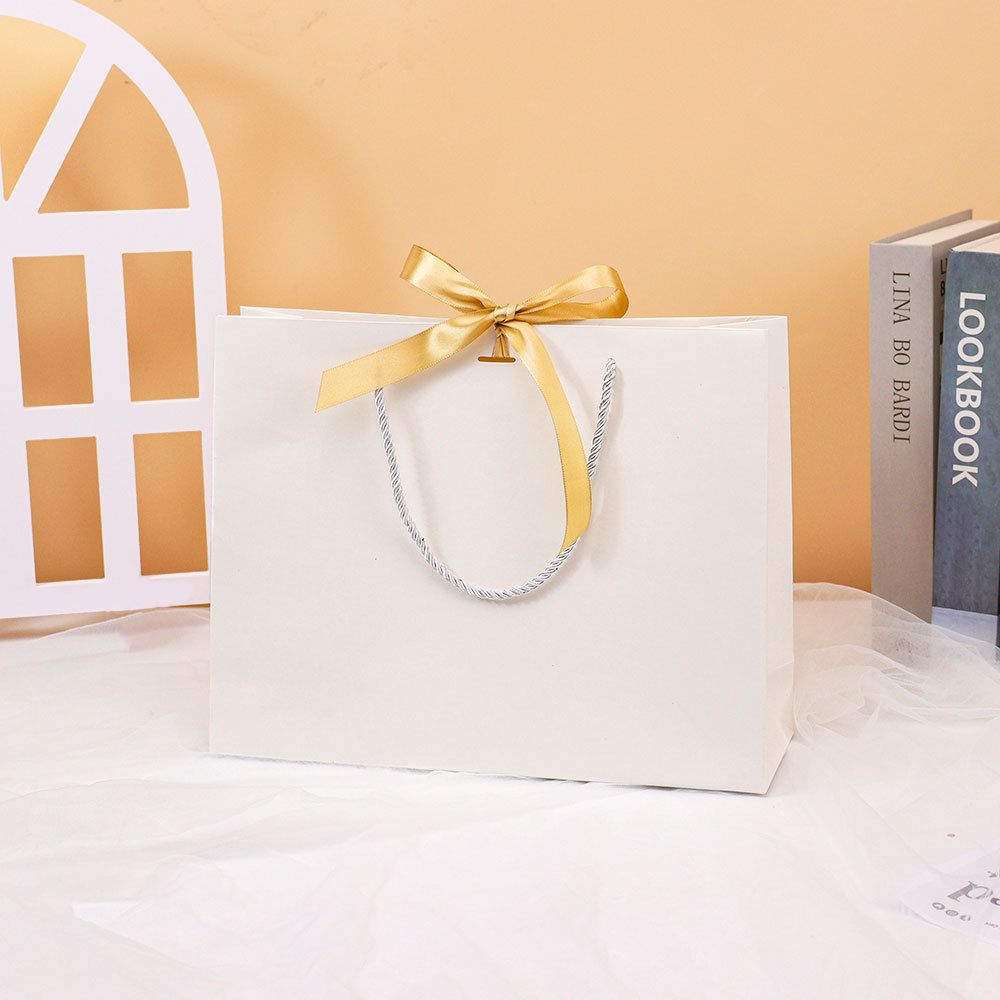 High-end handbags in stock, white packaging bags, gift bags, paper bags, high-end style, wedding hand-held bags, clothing store pic 4