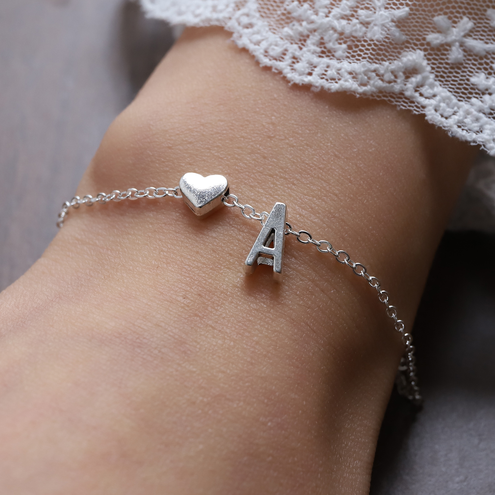 欧美跨境26个英文字母手链女个性气质合金心形字母手环手镯批发详情20