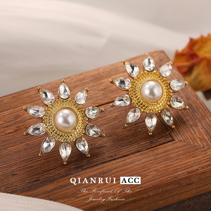 The s925 silver needle sunflower stud earrings are a bestseller, featuring fresh sun, flower and pearl minimalist earrings that exude a feminine charm pic 18