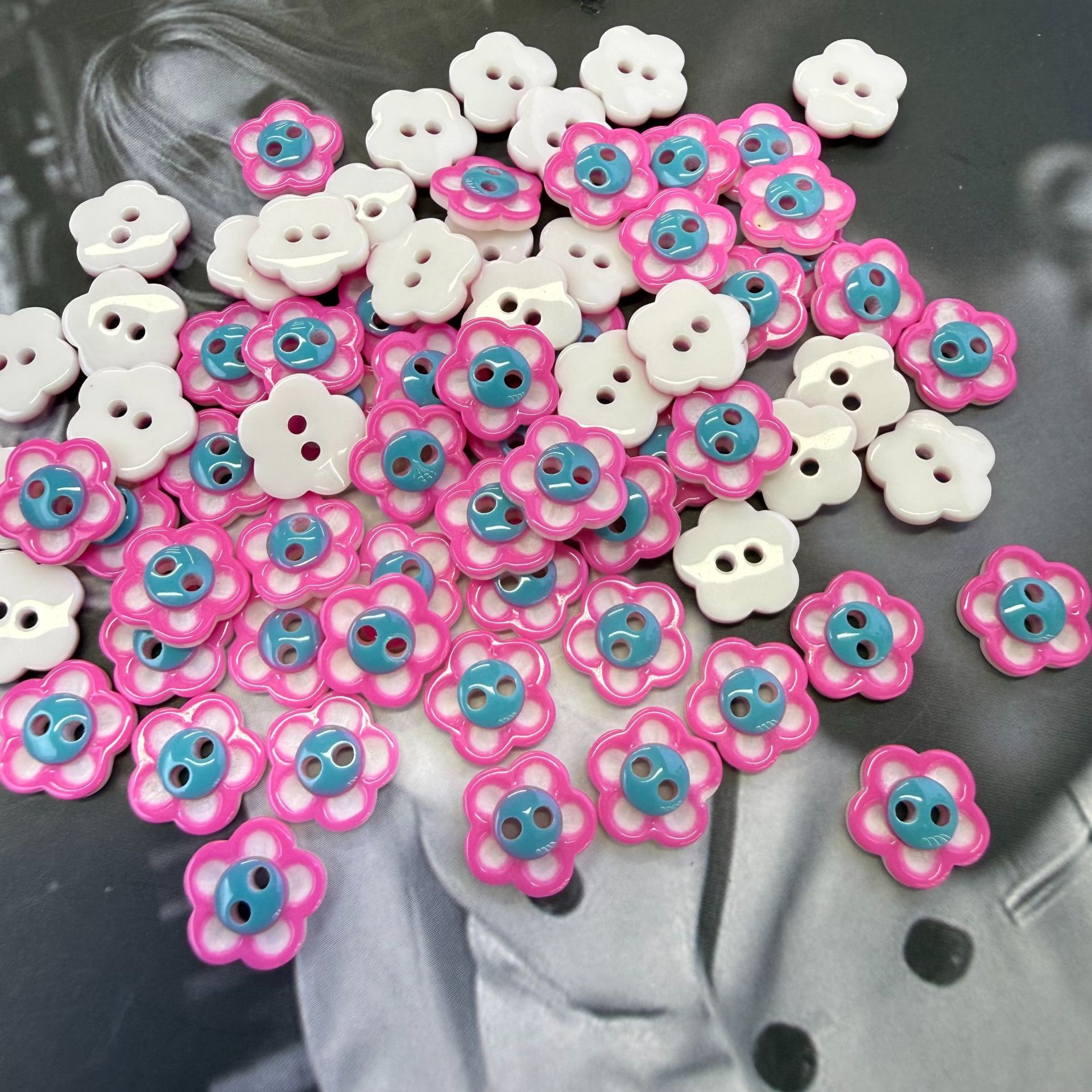 New two-eye and four-eye resin buttons, pink buttons, cute DIY handcrafted buttons, shirt, knitted sweater buttons pic 2