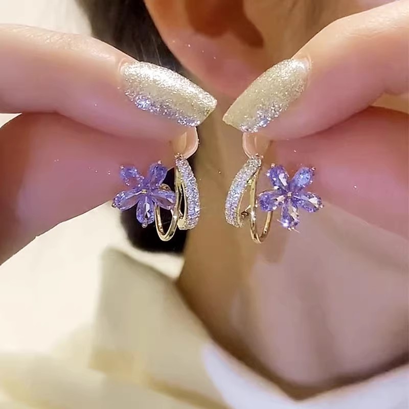 Spring/Summer 2025 fresh and elegant flower earrings for women, a light luxury and high-end look, pearl stud earrings, super fairy-like, versatile and elegant earrings pic 42