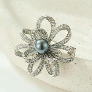 Light luxury daily commuting style zirconium hollowed-out flower brooch, copper alloy inlaid zircon high-end fashion pin brooch pic 5