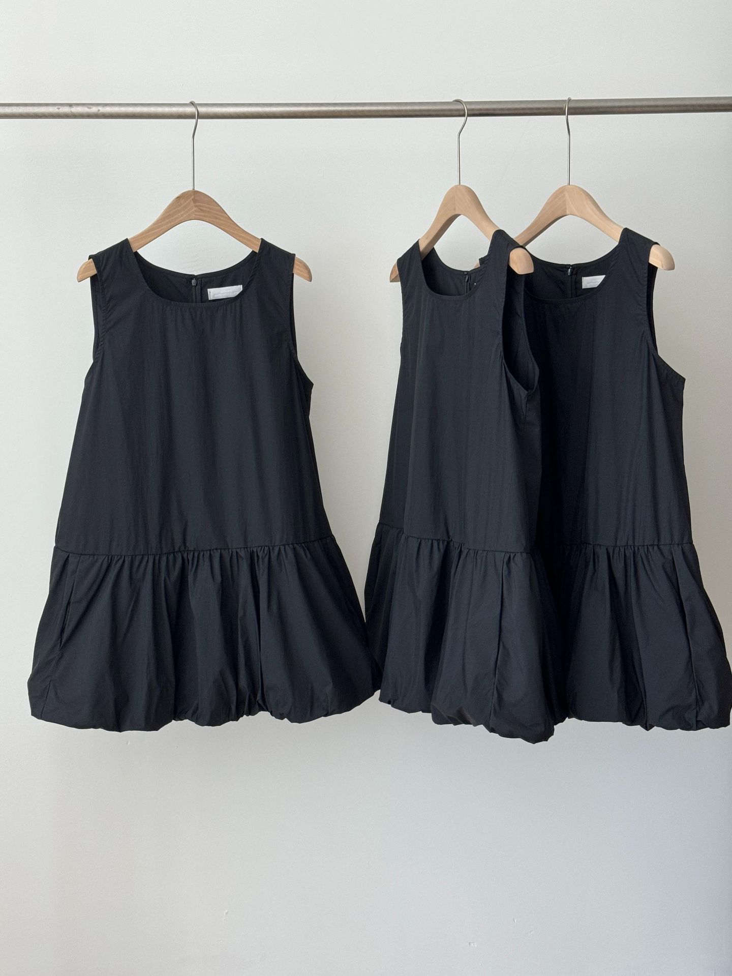 amome*to jennie同款连衣裙纯色蓬蓬花苞小黑裙短裙详情1